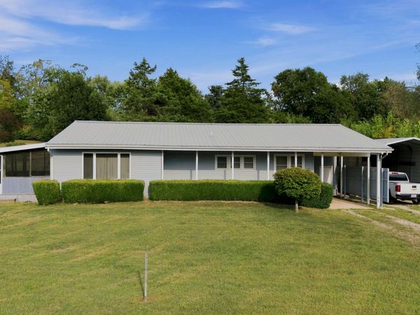 606 N Pine Street , Willow Springs, MO 65793