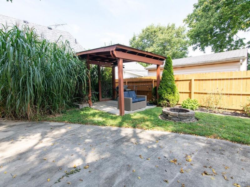 8104 Lake Avenue, Deer Park, OH 45236 Photo 14