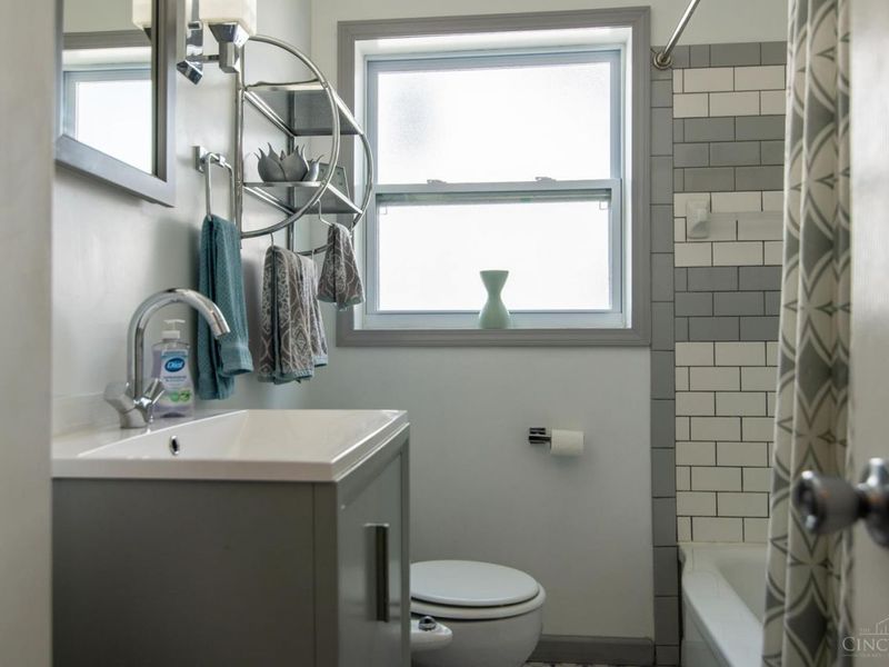 8104 Lake Avenue, Deer Park, OH 45236 Photo 7