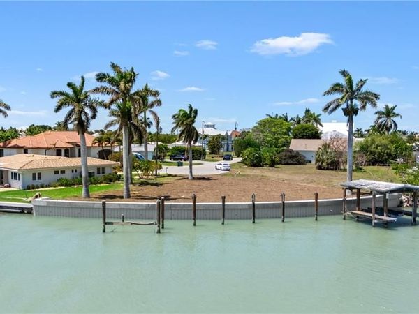 159 Tahiti ST , NAPLES, FL 34113
