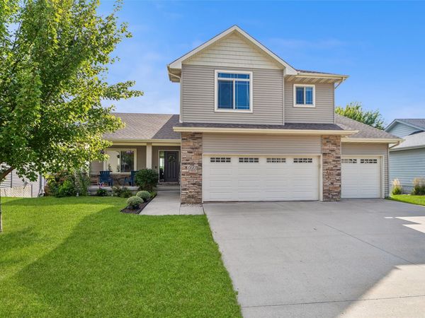4008 146th Street , Urbandale, IA 50323