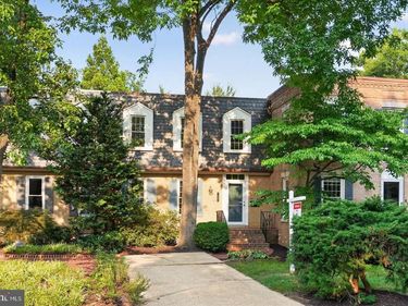 1303 N LYNNBROOK DRIVE N , ARLINGTON, VA 22201