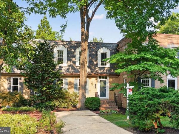 1303 N LYNNBROOK DRIVE N , ARLINGTON, VA 22201