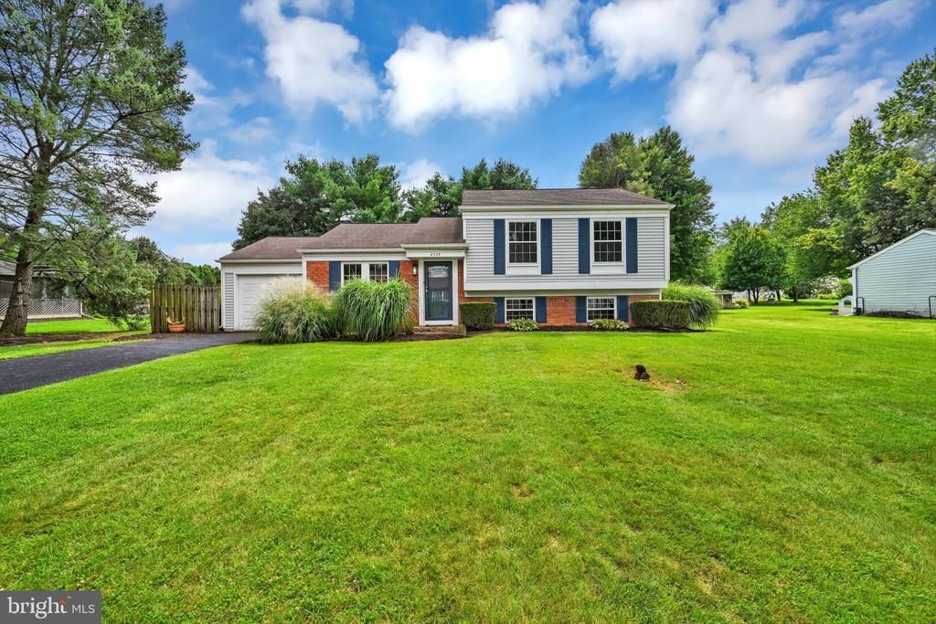 2534 SPLIT RAIL DRIVE, EAST PETERSBURG, PA 17520