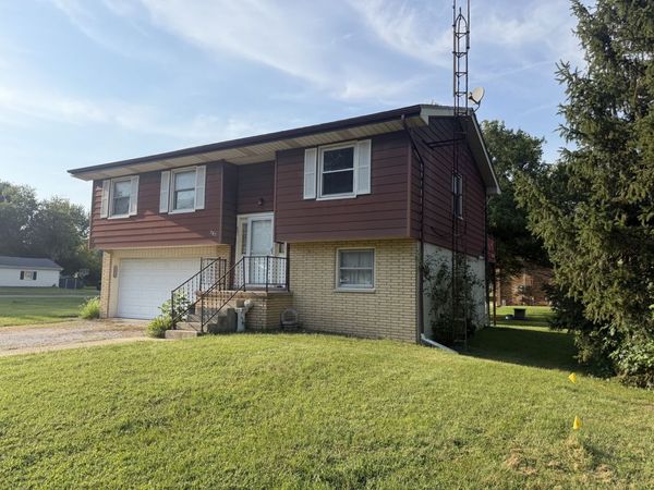 287 W Clay Street , El Paso, IL 61738
