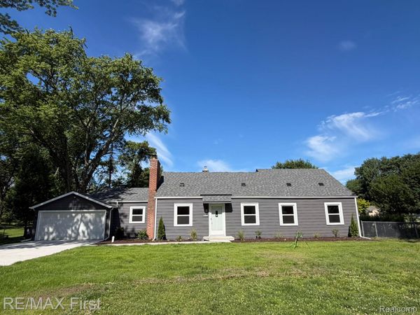 16045 Oporto Street, Livonia, Mi 48154
