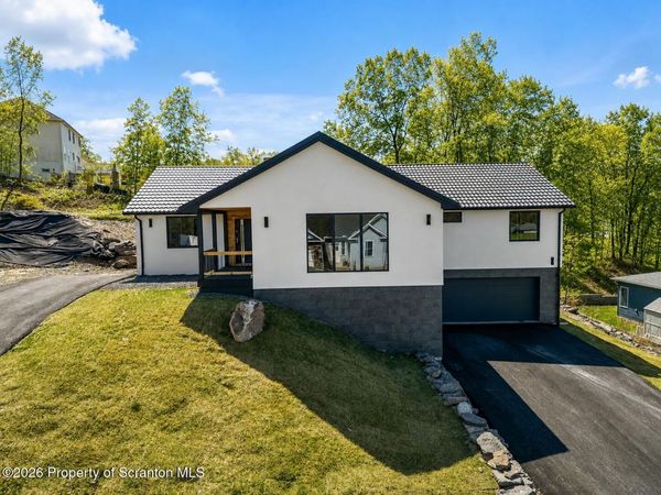 203 Red Oak Drive , Olyphant, PA 18447