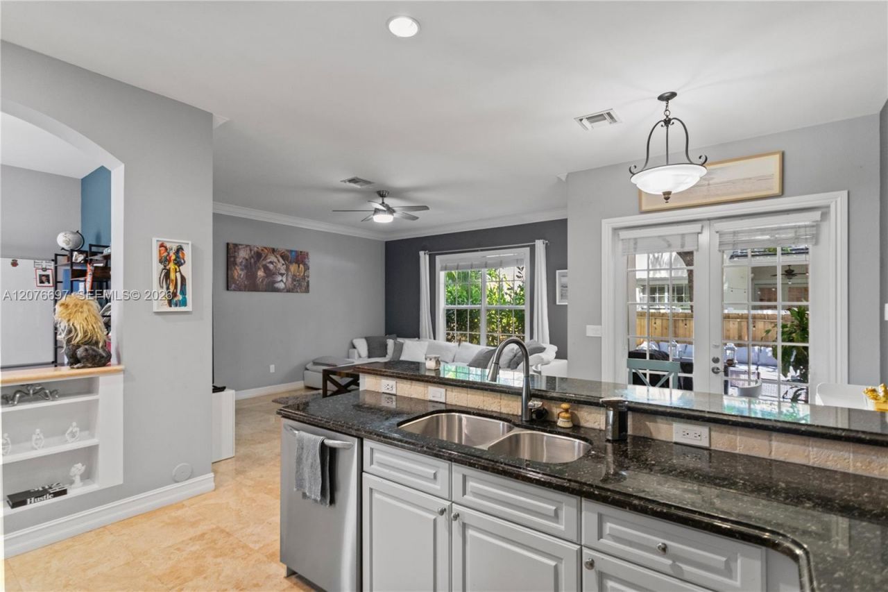 1139 N Victoria Park Rd, Fort Lauderdale, FL 33304 Photo