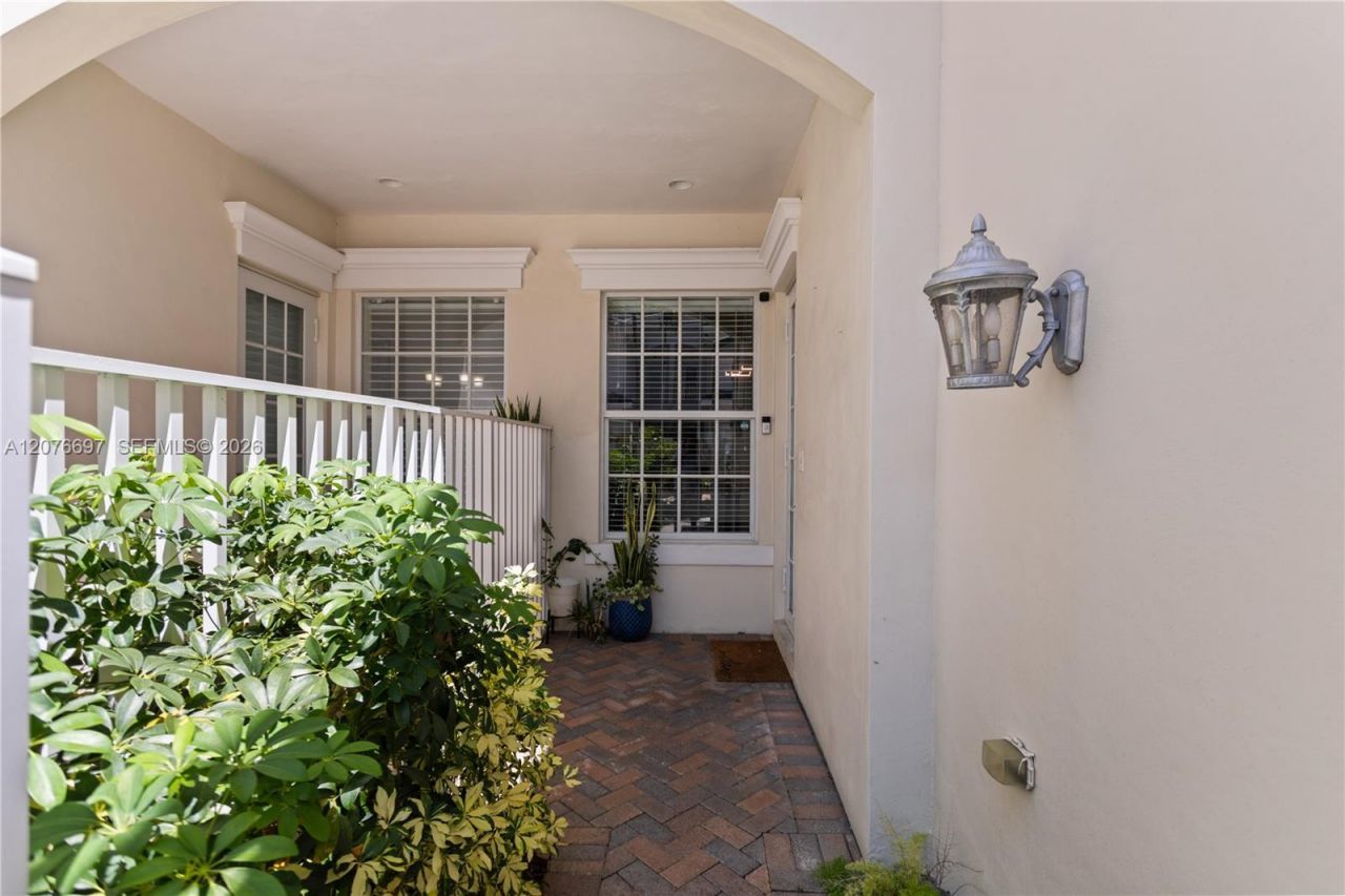 1139 N Victoria Park Rd, Fort Lauderdale, FL 33304 Photo