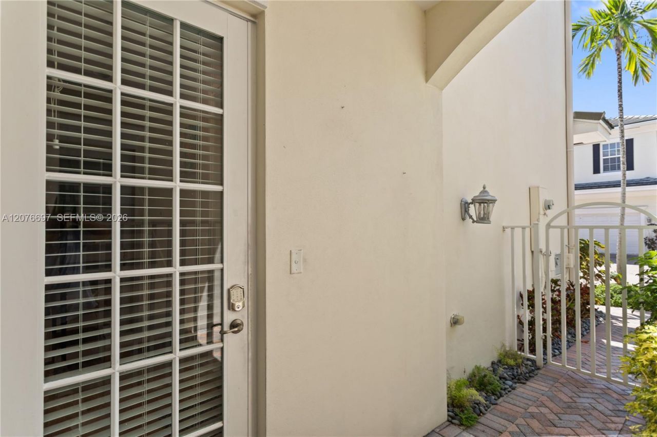 1139 N Victoria Park Rd, Fort Lauderdale, FL 33304 Photo