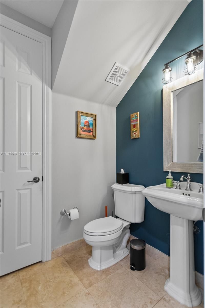 1139 N Victoria Park Rd, Fort Lauderdale, FL 33304 Photo