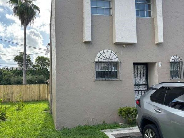 11 Olive Dr, Unit F, Hialeah, FL 33010