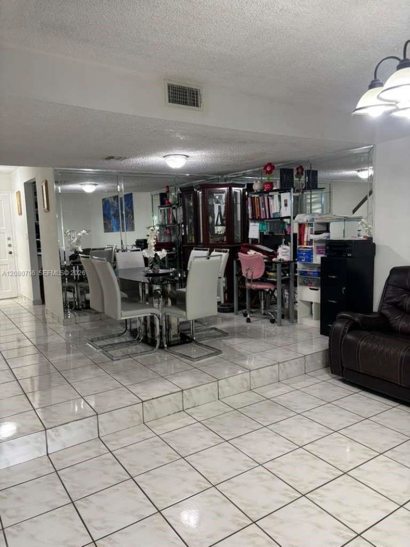 11 Olive Dr, Unit F, Hialeah, FL 33010 Photo