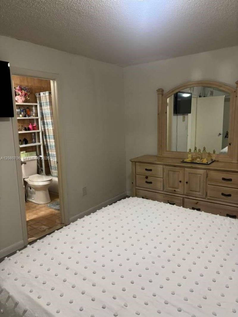 11 Olive Dr, Unit F, Hialeah, FL 33010 Photo