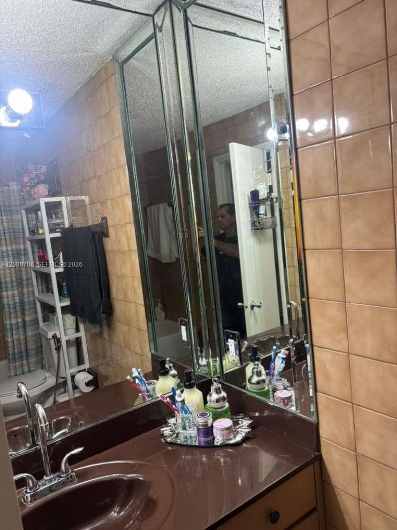 11 Olive Dr, Unit F, Hialeah, FL 33010 Photo