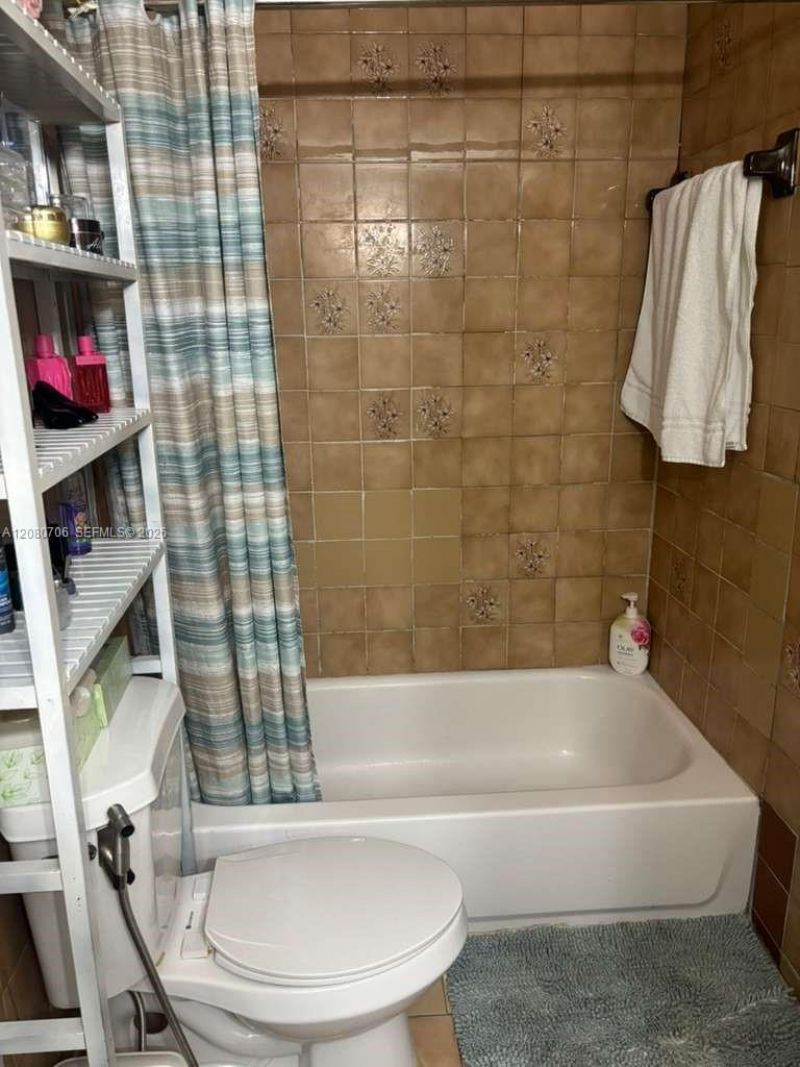 11 Olive Dr, Unit F, Hialeah, FL 33010 Photo