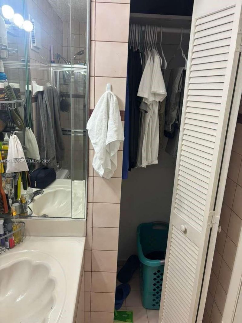 11 Olive Dr, Unit F, Hialeah, FL 33010 Photo