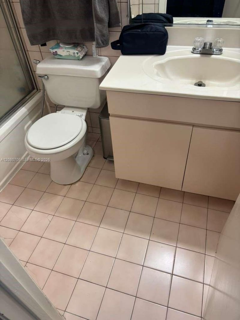 11 Olive Dr, Unit F, Hialeah, FL 33010 Photo