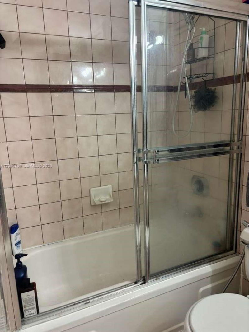 11 Olive Dr, Unit F, Hialeah, FL 33010 Photo