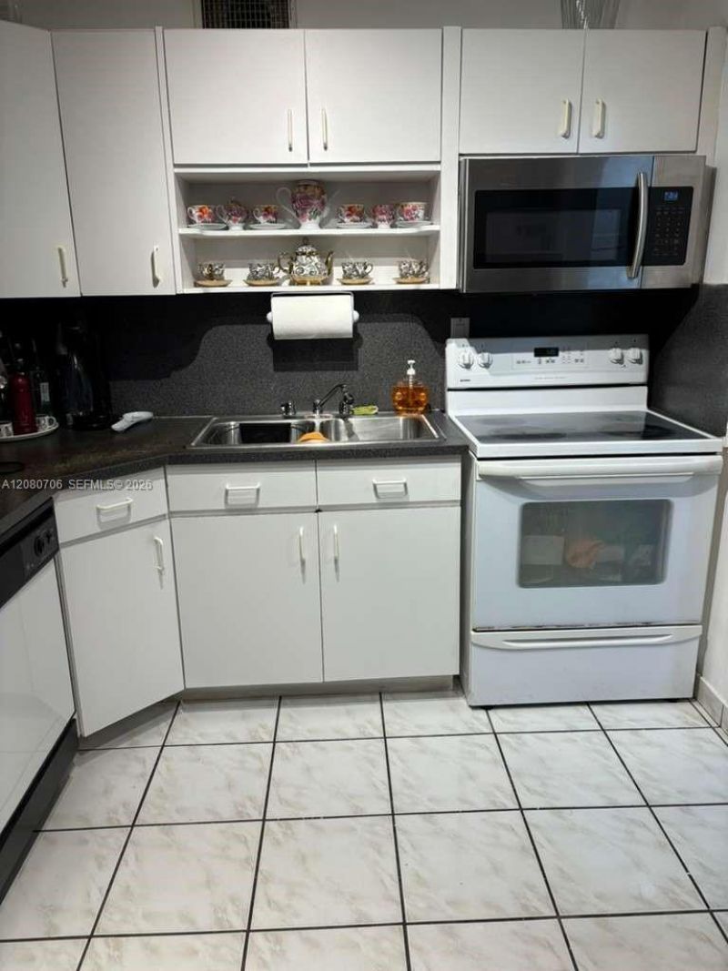 11 Olive Dr, Unit F, Hialeah, FL 33010 Photo