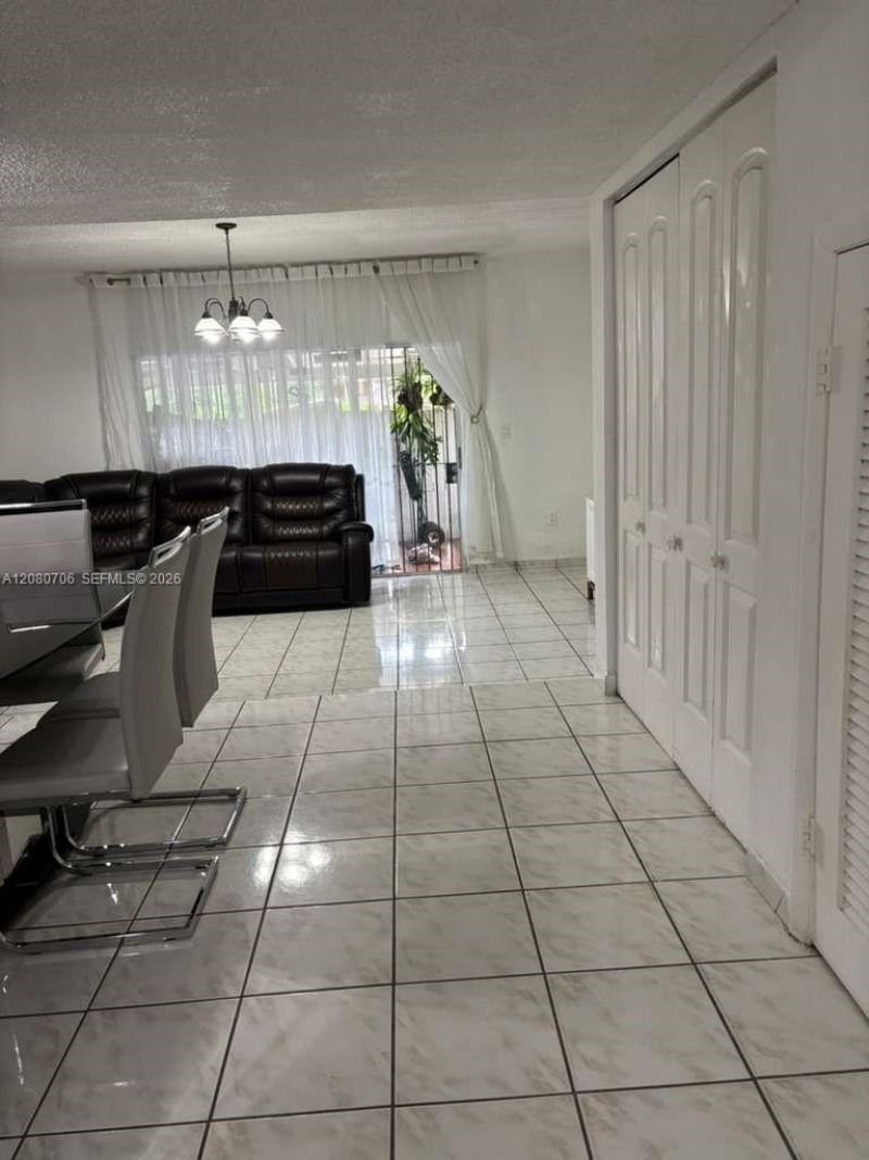 11 Olive Dr, Unit F, Hialeah, FL 33010 Photo