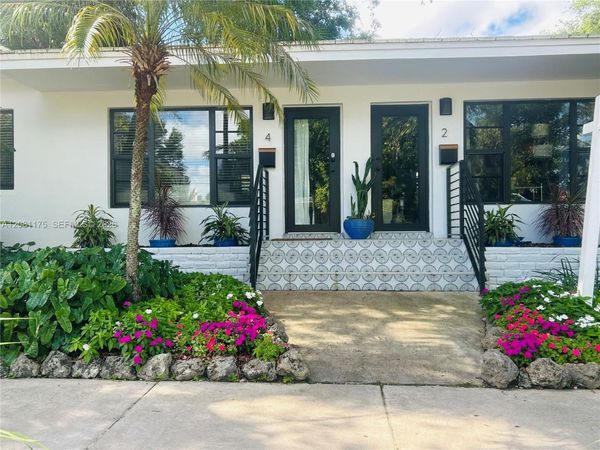 2 NE 44th St , Miami, FL 33137