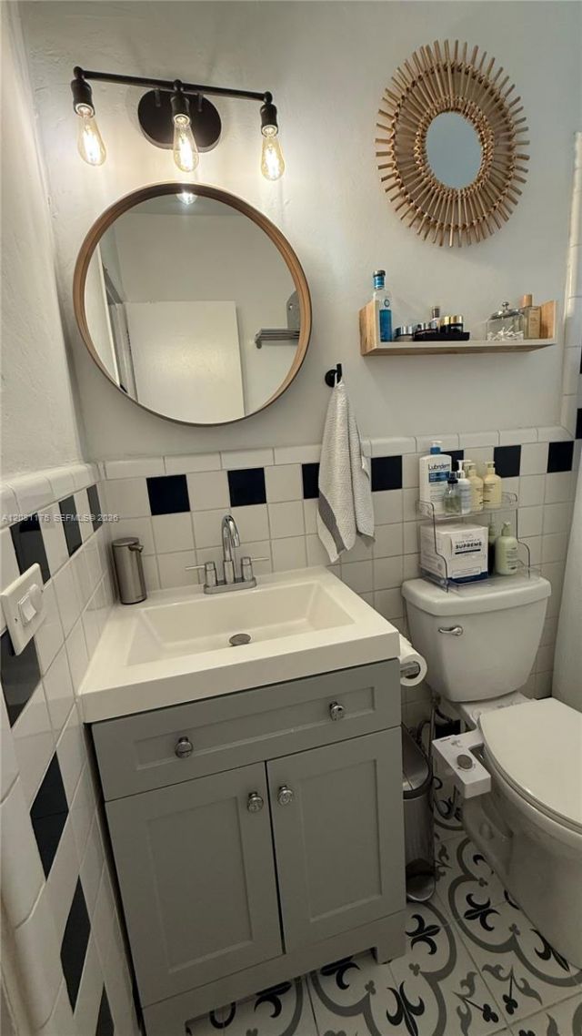 2 NE 44th St , Miami, FL 33137 Photo
