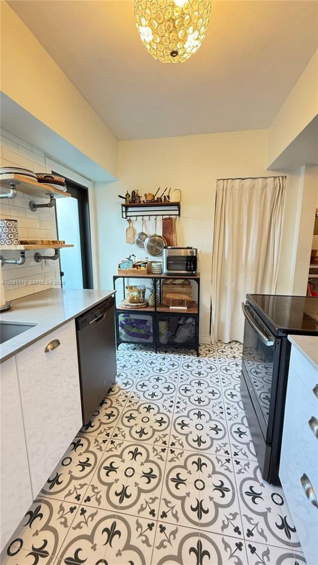 2 NE 44th St , Miami, FL 33137 Photo