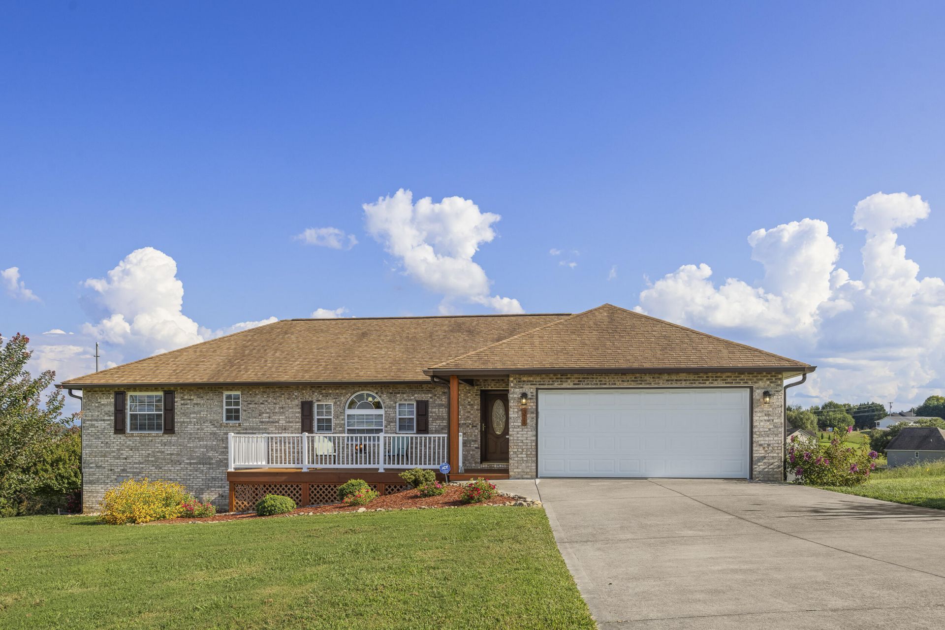 371 Leeper Overlook, Dandridge, TN 37725 Main Photo