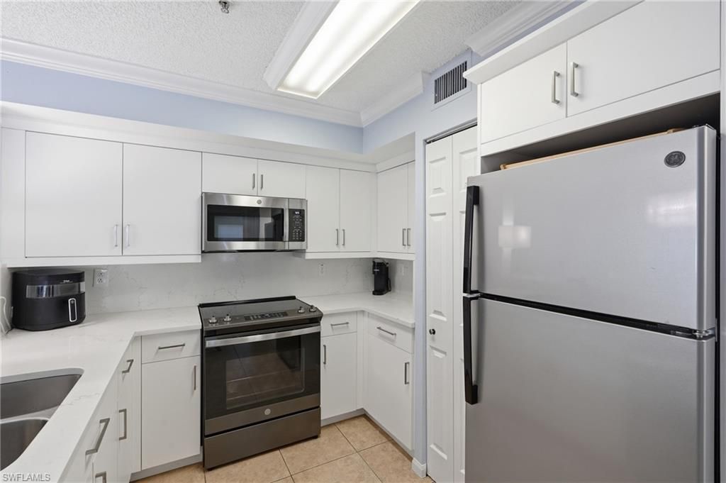 1270 Wildwood Lakes Blvd, Unit 208, Naples, FL 34104 Photo