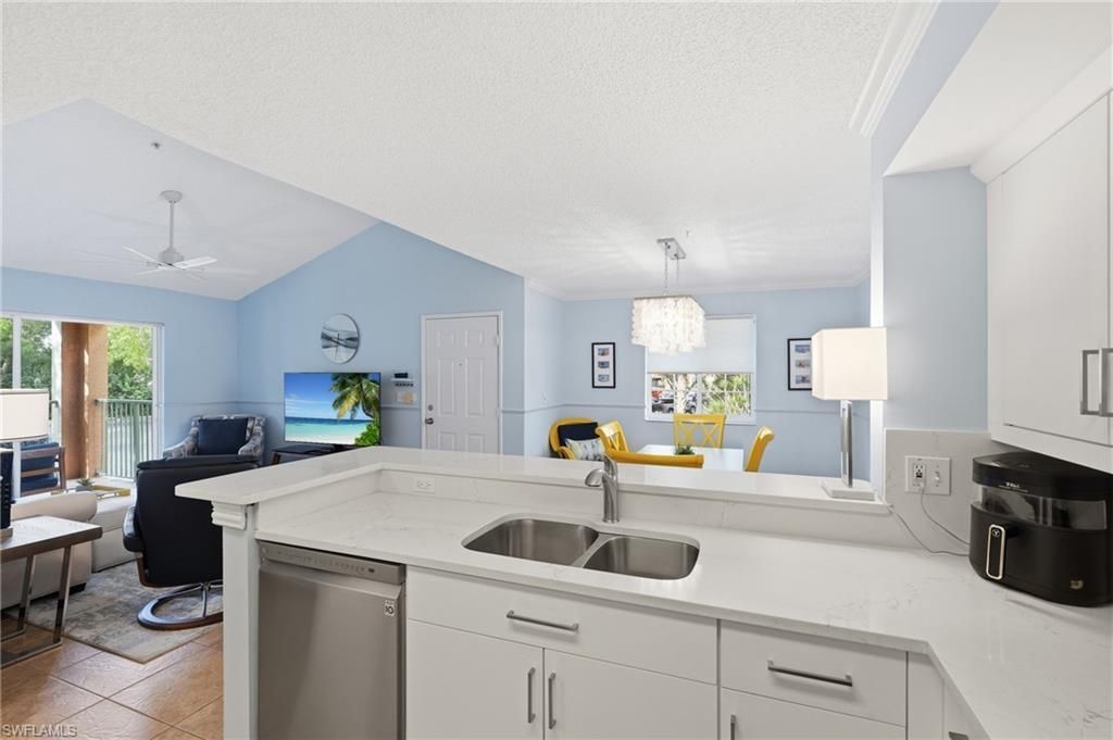 1270 Wildwood Lakes Blvd, Unit 208, Naples, FL 34104 Photo