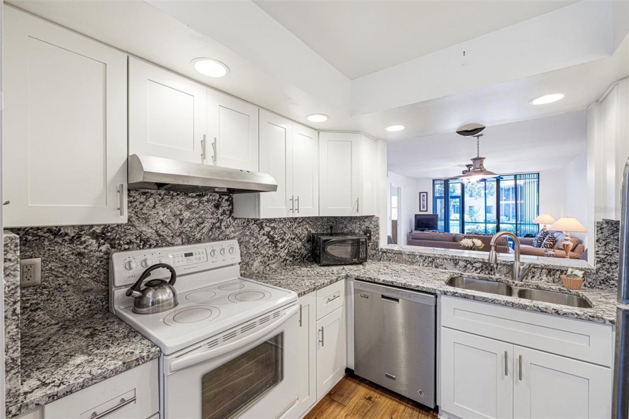 4520 47th Avenue W, Unit 103, Bradenton, FL 34210 Photo