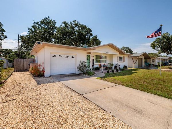 2135 POCAHONTAS DRIVE , LARGO, FL 33774