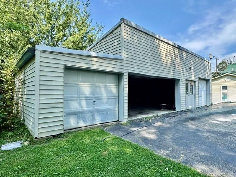 3335 E High Street, Springfield, OH 45505 Photo 9