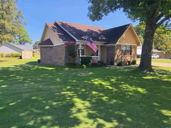 410 Lynn Ln, Lonoke, AR 72086
