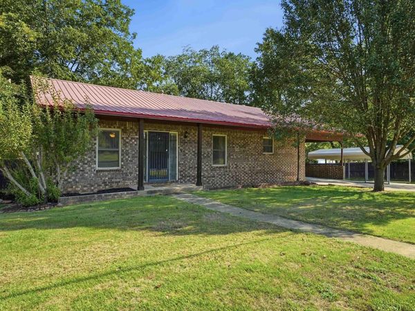 534 Main St. , Clinton, AR 72031