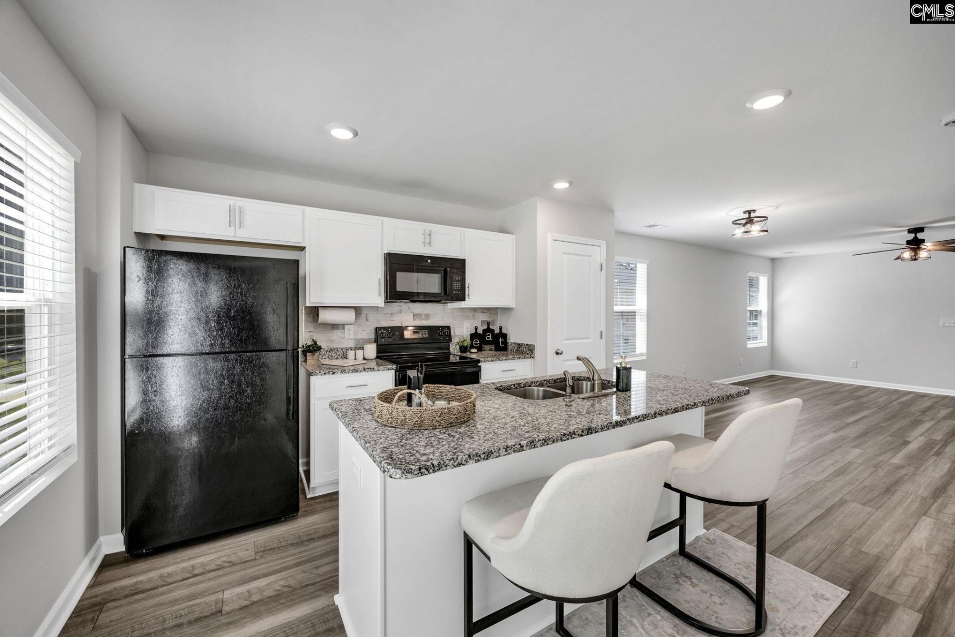 823 Summerwood Lane  Photo 6