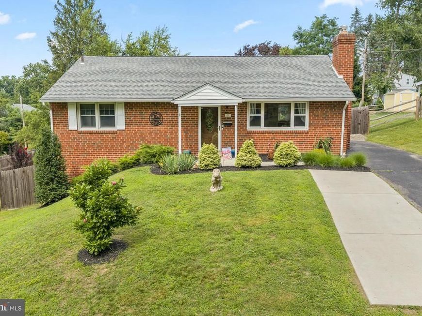 8733 Old Line Road, Philadelphia, PA 19128 Main Photo