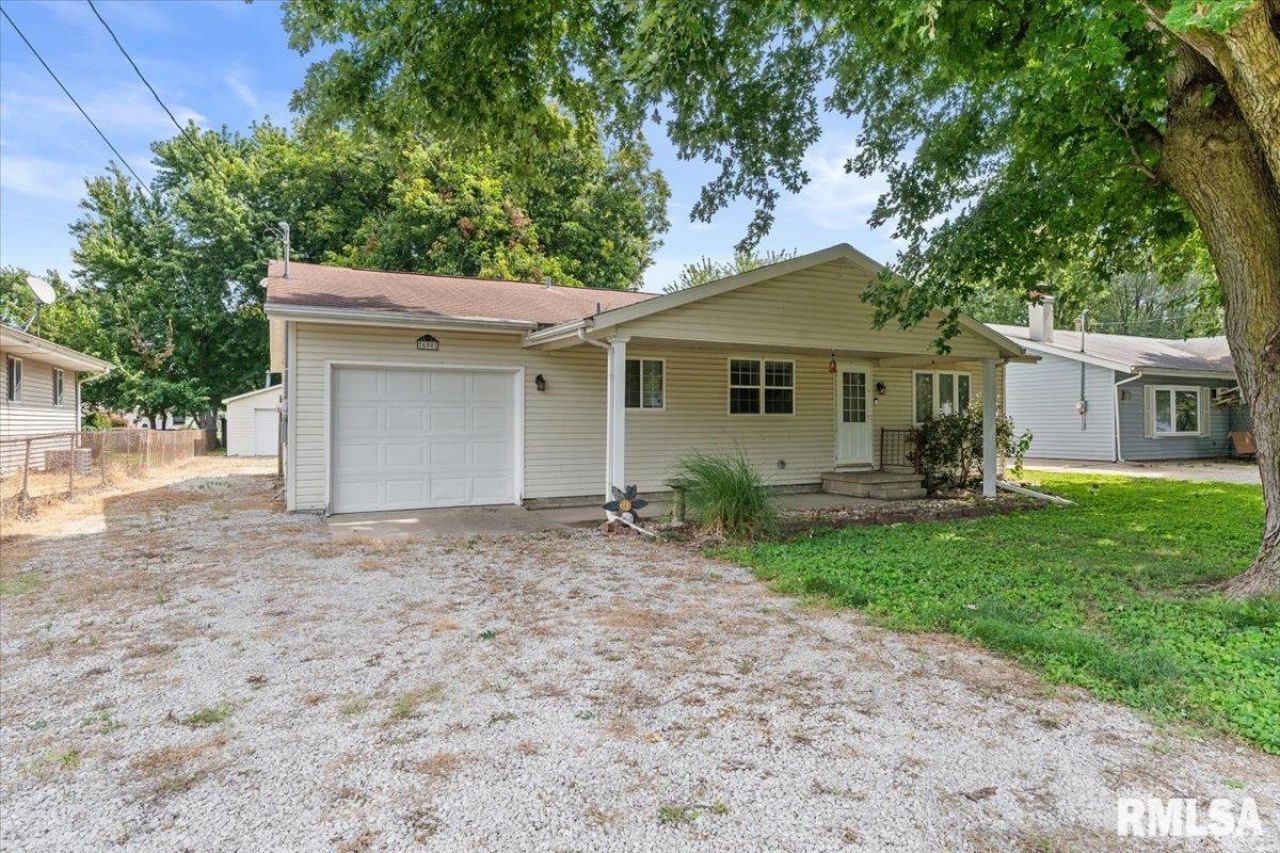 600 High School Street, Divernon, IL 62530 Main Photo