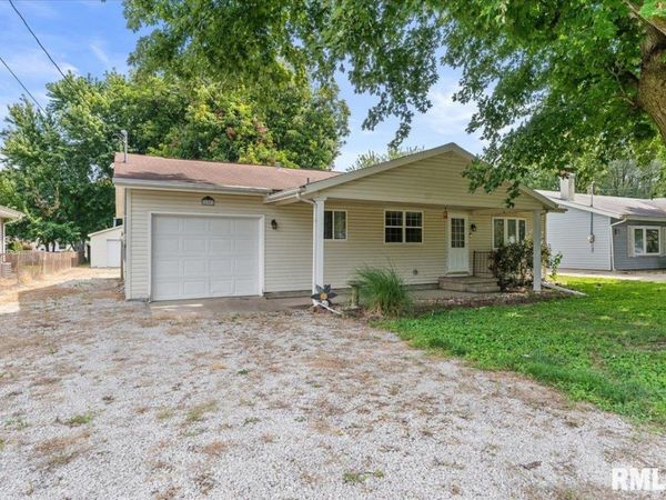 600 High School Street, Divernon, IL 62530