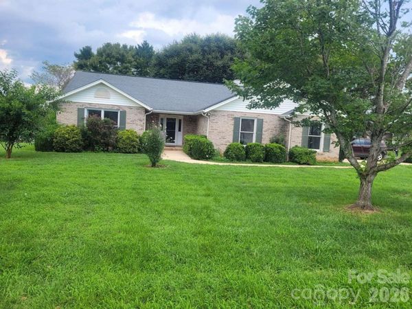 1275 Grady Lane, Hickory, NC 28602