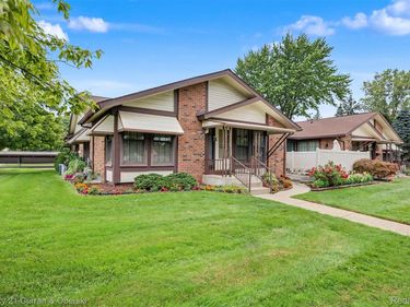 40714 Newport Drive, Unit 166, Plymouth Township, Mi 48170