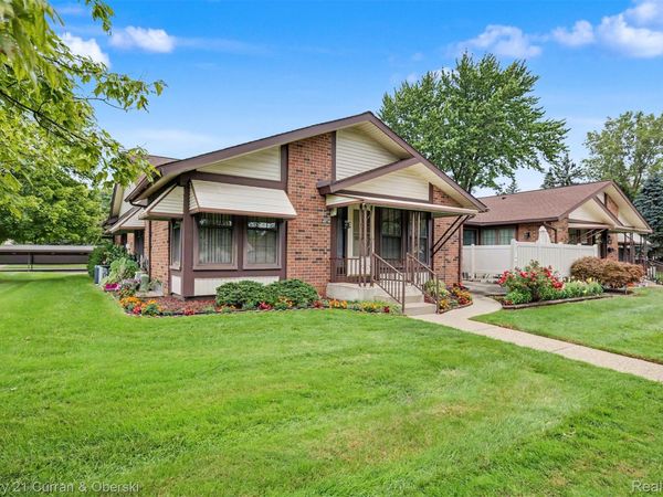 40714 Newport Drive, Unit 166, Plymouth Township, Mi 48170