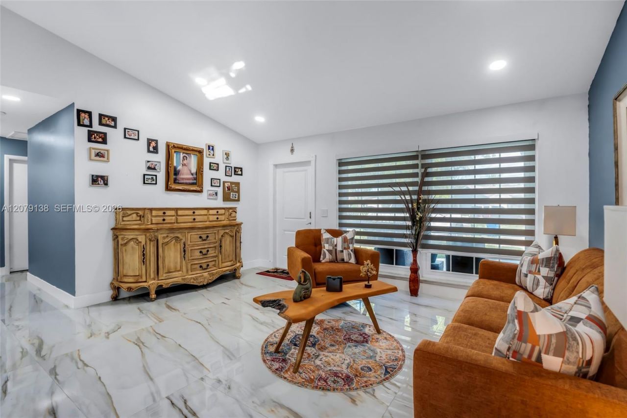 8330 NW 3rd St, Pembroke Pines, FL 33024 Photo