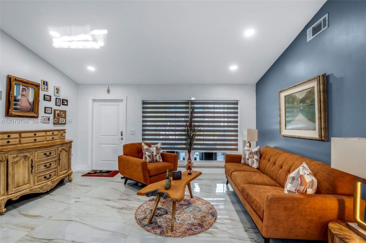 8330 NW 3rd St, Pembroke Pines, FL 33024 Photo