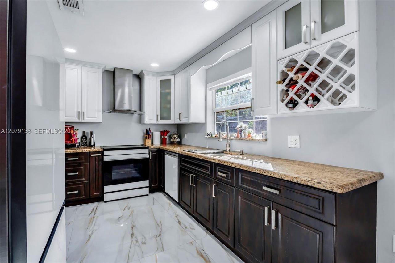 8330 NW 3rd St, Pembroke Pines, FL 33024 Photo