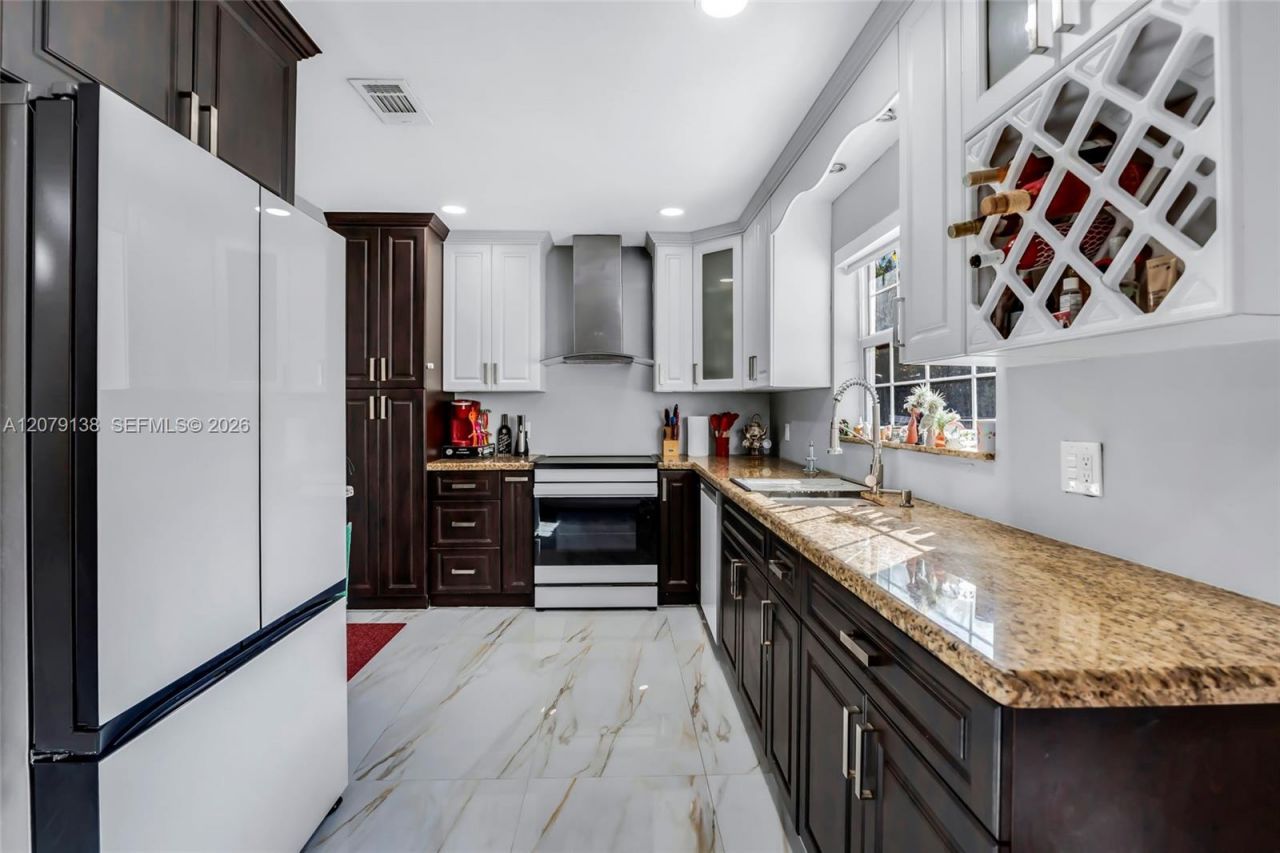 8330 NW 3rd St, Pembroke Pines, FL 33024 Photo