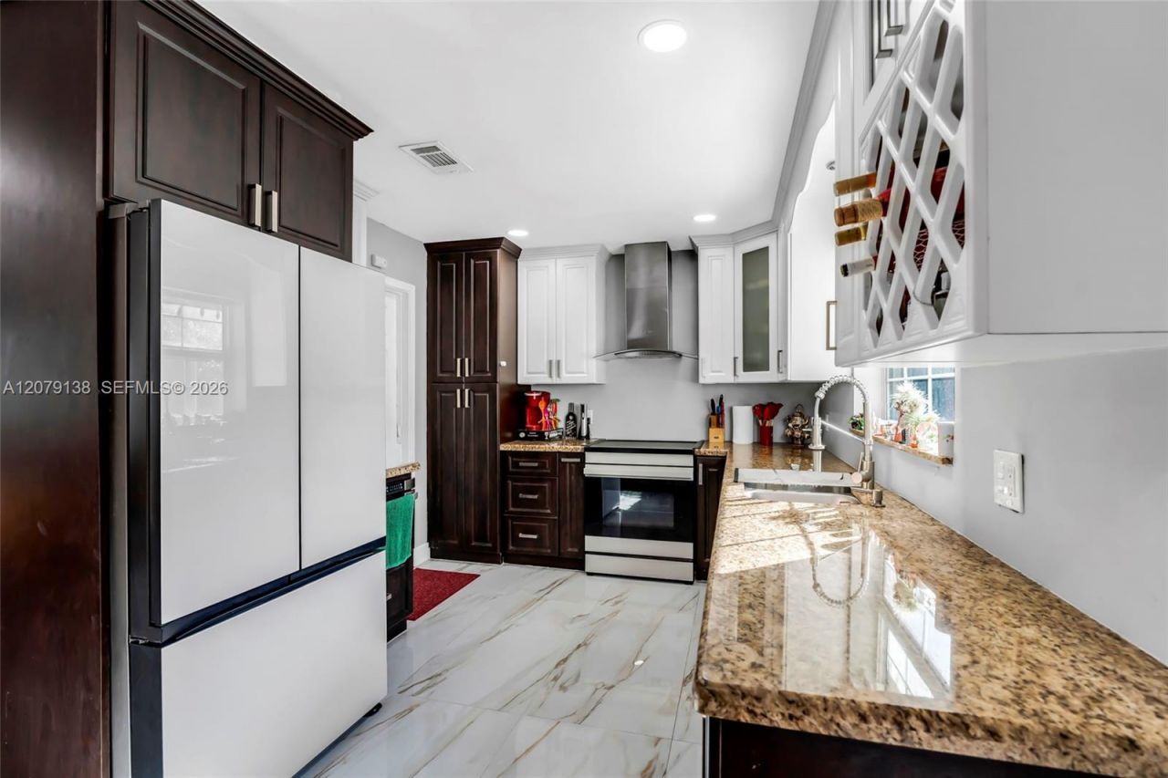 8330 NW 3rd St, Pembroke Pines, FL 33024 Photo