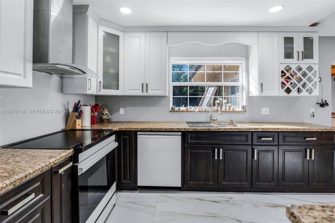 8330 NW 3rd St, Pembroke Pines, FL 33024 Photo