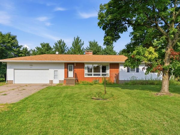 3415 Grandview Avenue , Muscatine, IA 52761